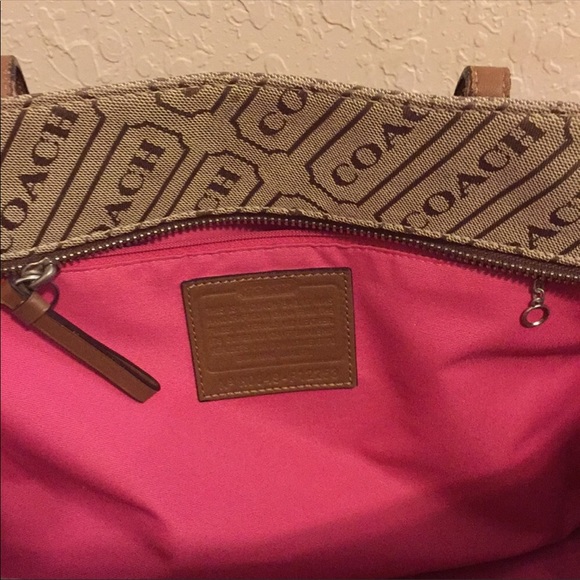 Large Coach Zip Tote - Picture 4 of 8